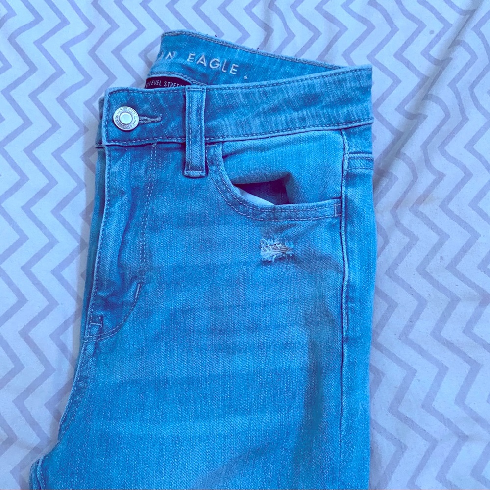 Skinny jeans with no show rips